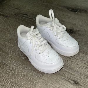 White toddler 9c Air Force 1s worn